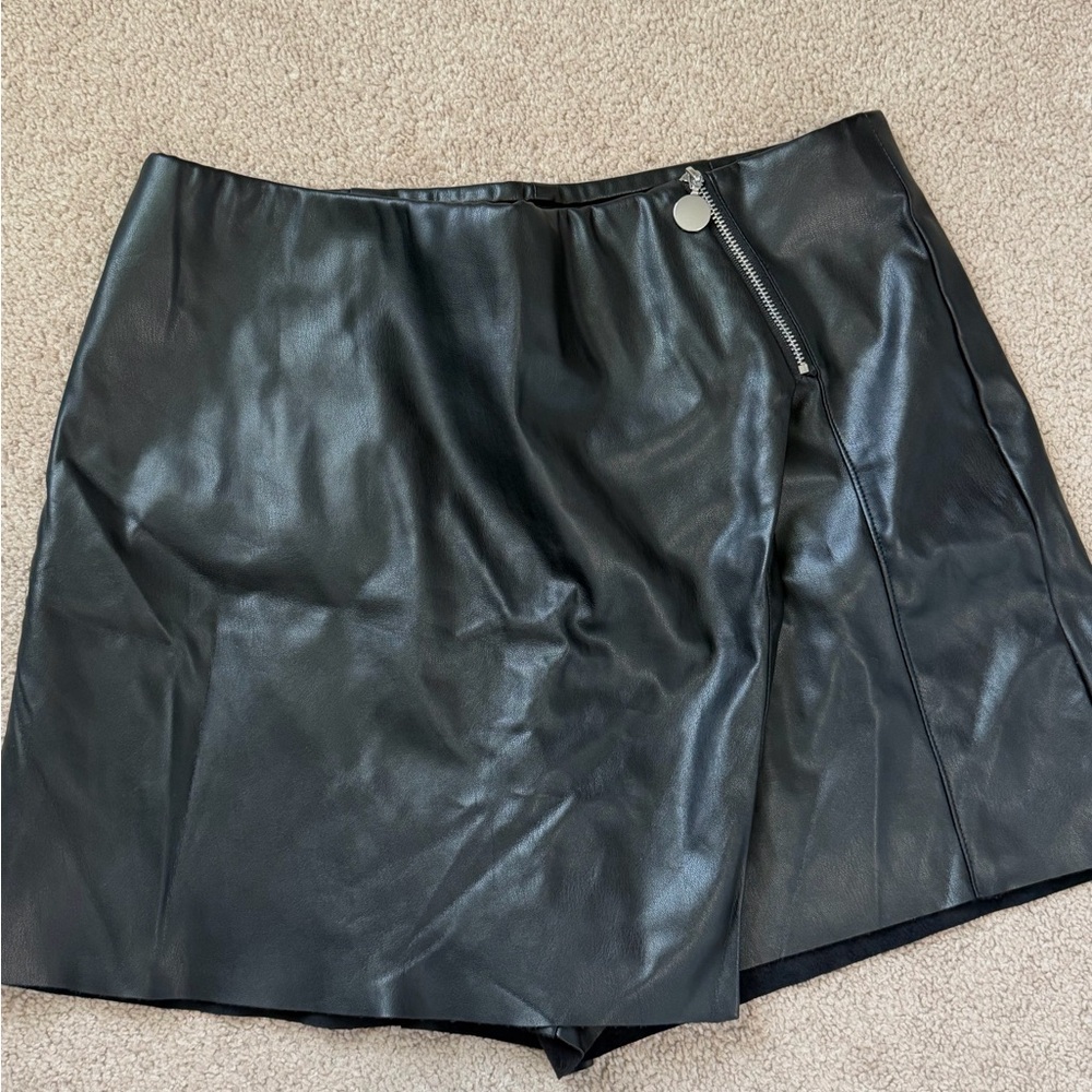 Black Faux Leather Mini Skort with Zip Accent